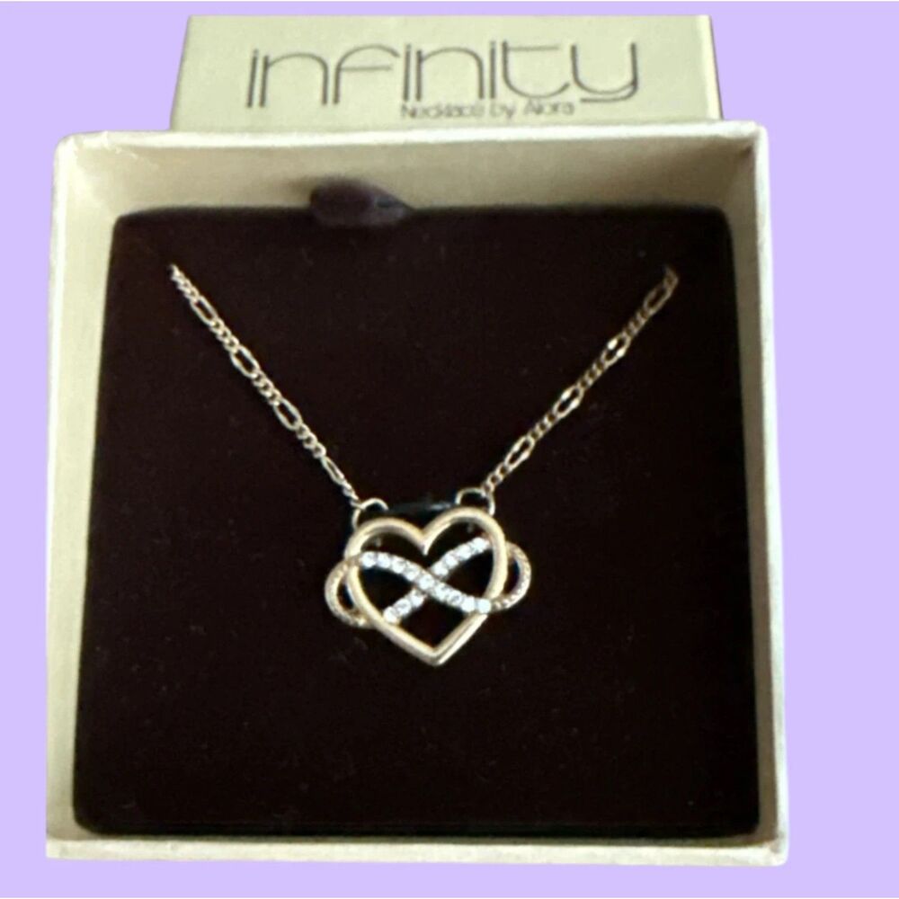 Infinity Necklace by Alora Heart & Crystal Pendant New in Gift Box Romantic